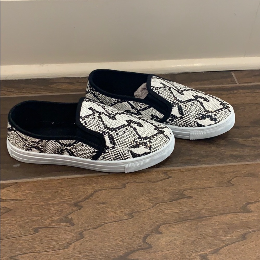 Boutique flats, never worn